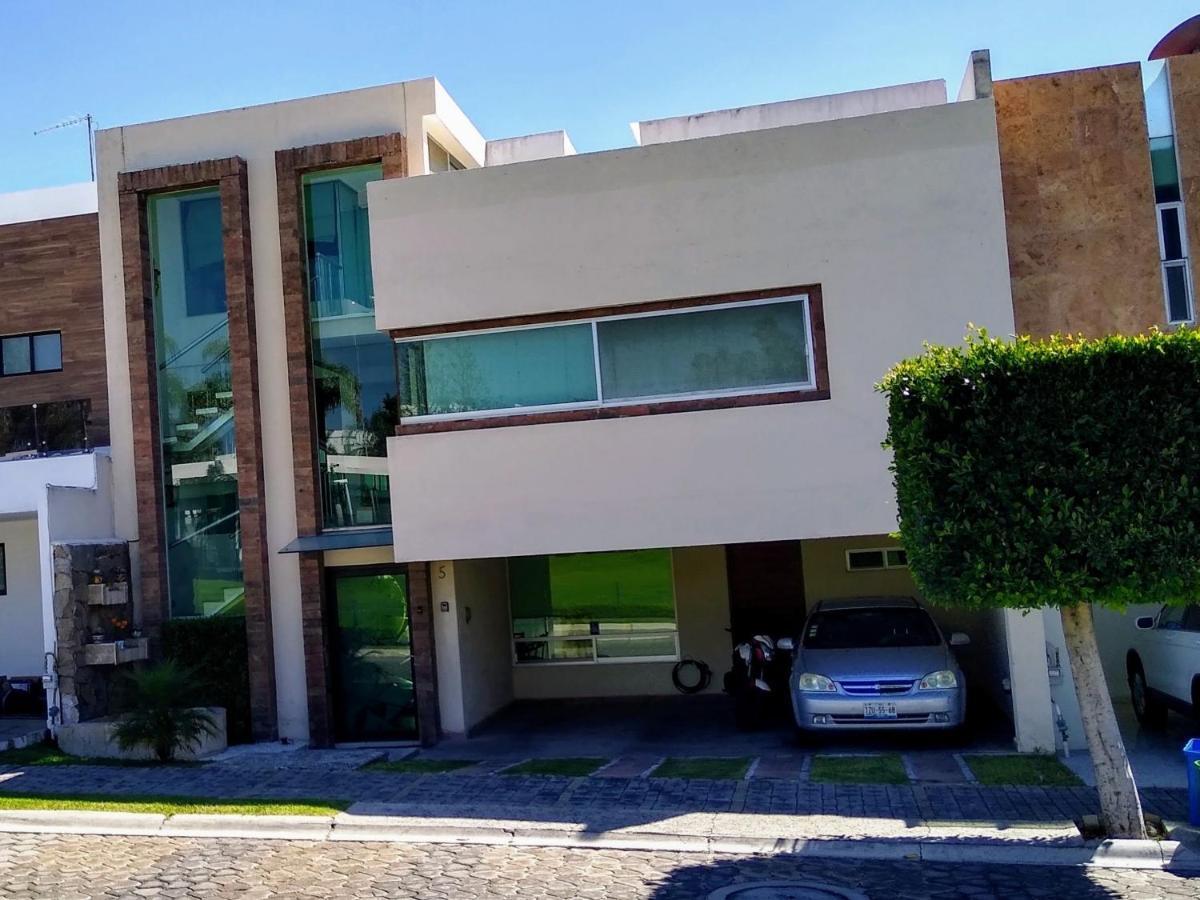 Habitacion Matrimonial Con Cama Y Sofa Para Cuatro Personas Tlaxcalancingo Kültér fotó