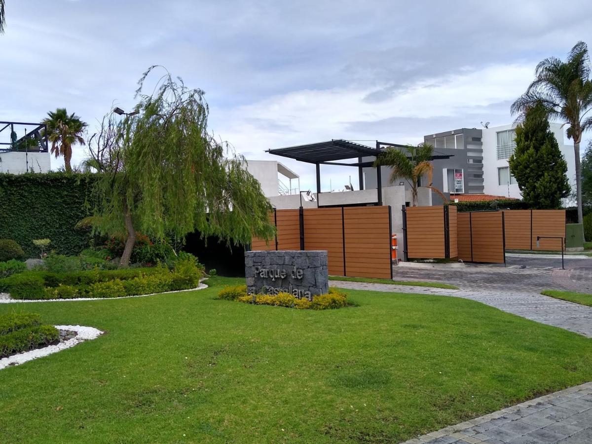 Habitacion Matrimonial Con Cama Y Sofa Para Cuatro Personas Tlaxcalancingo Kültér fotó