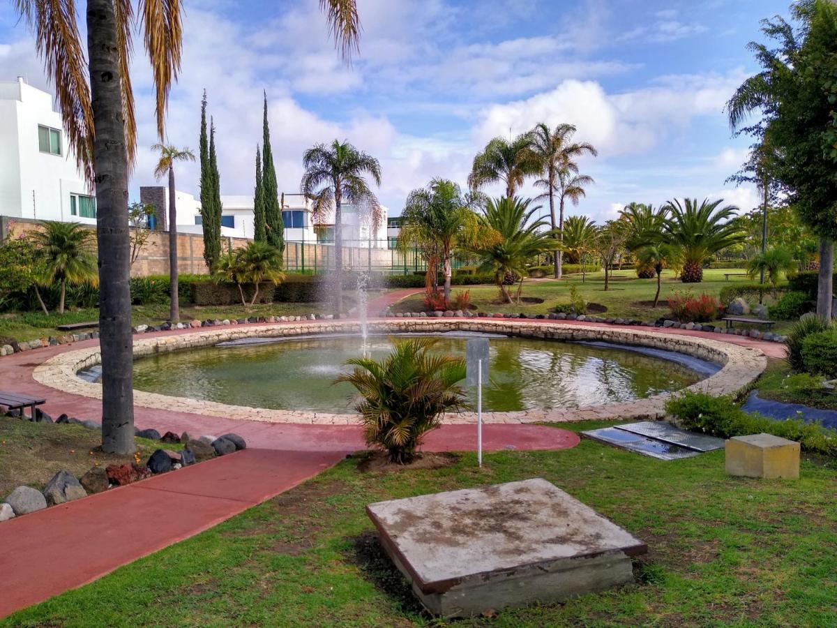 Habitacion Matrimonial Con Cama Y Sofa Para Cuatro Personas Tlaxcalancingo Kültér fotó
